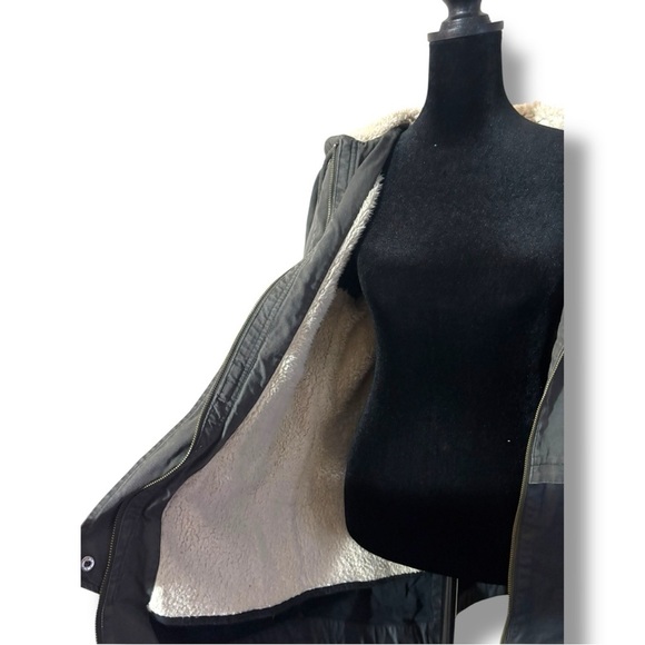 Sun & Shadow Hooded 2 Tone Faux Fur Lined Zip Up Canvas Army Fatigue Jacket - Picture 3 of 16